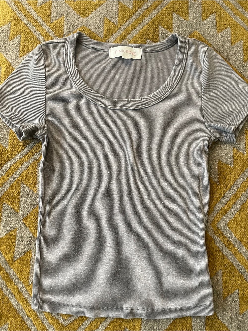 Pink Rose Ribbed Scoop Tee - Light Gray